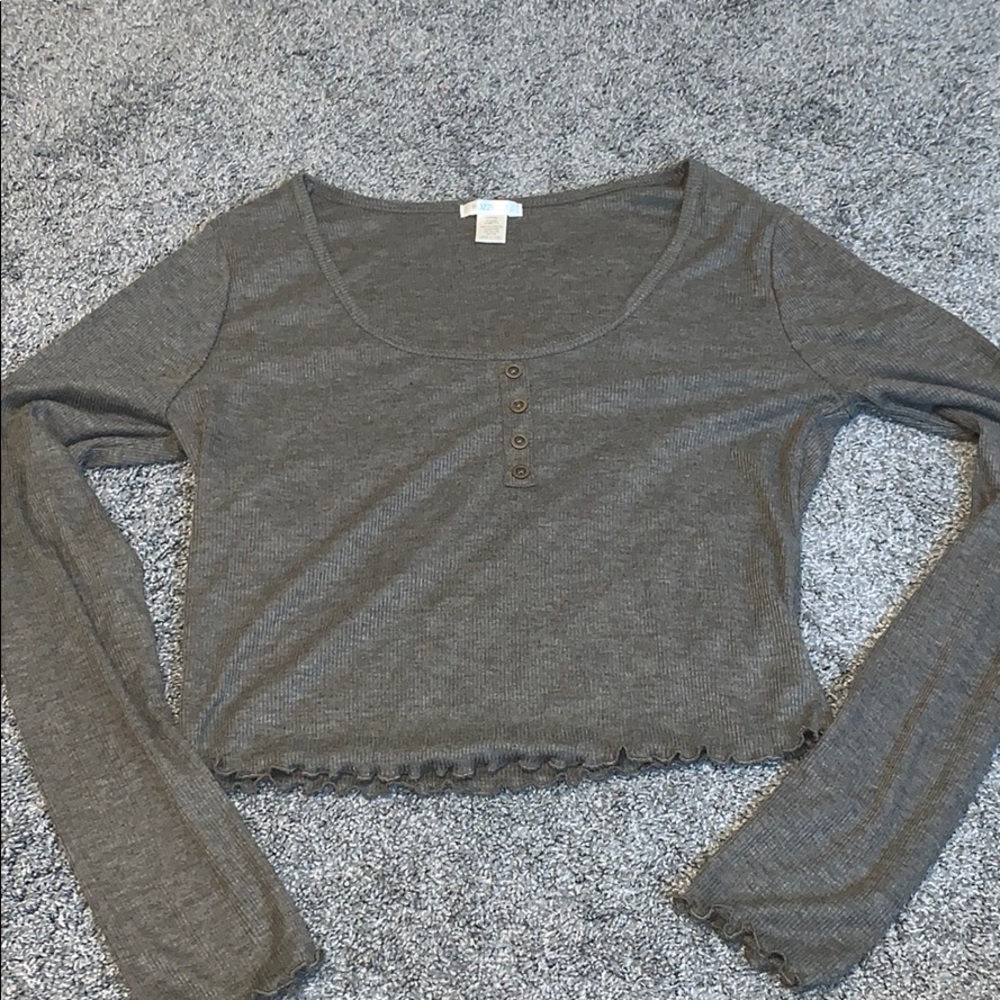 Ribbed olive long sleeve crop top with buttons.